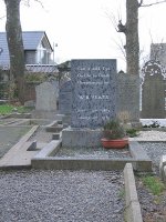 450px-Grave_of_W._B._Yeats;_Drumcliff,_Co_Sligo.jpg