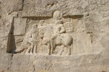 Relief_of_Shapur_I_capturing_Valerian.jpg